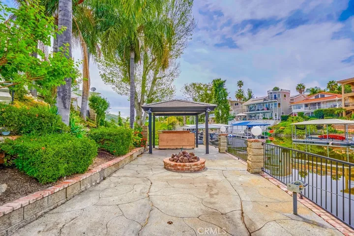 21975 Strawberry Lane, Canyon Lake, California 92587