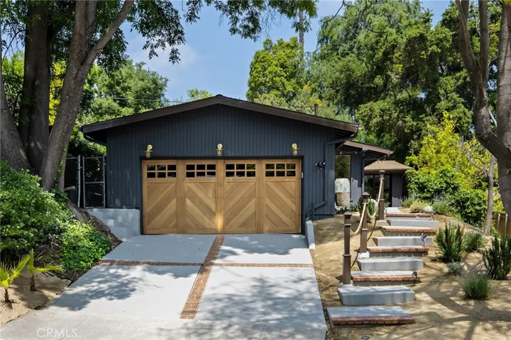 22261 Ybarra Road, Woodland Hills, California 91364
