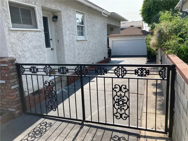 2929 N Lincoln Street, Burbank, California 91504