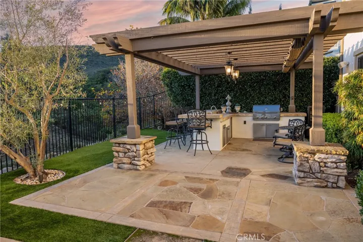 Private Entertainers yard