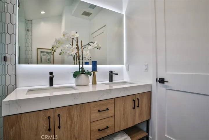 5810 Mammoth Avenue, Valley Glen, California 91401