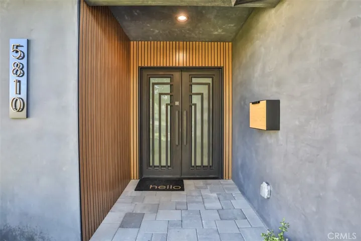 5810 Mammoth Avenue, Valley Glen, California 91401