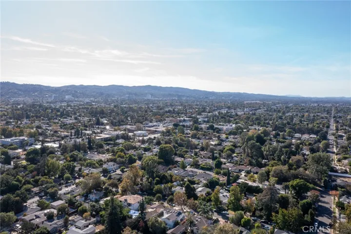 5810 Mammoth Avenue, Valley Glen, California 91401
