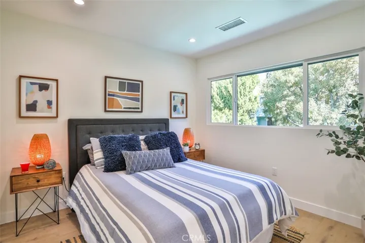 5810 Mammoth Avenue, Valley Glen, California 91401