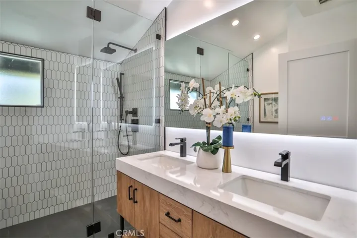5810 Mammoth Avenue, Valley Glen, California 91401