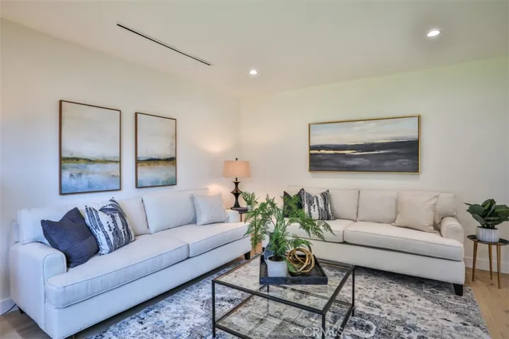5810 Mammoth Avenue, Valley Glen, California 91401