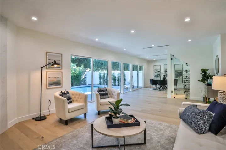 5810 Mammoth Avenue, Valley Glen, California 91401