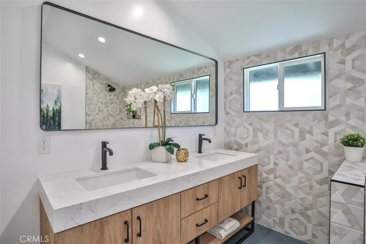 5810 Mammoth Avenue, Valley Glen, California 91401