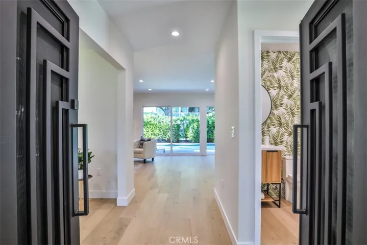 5810 Mammoth Avenue, Valley Glen, California 91401