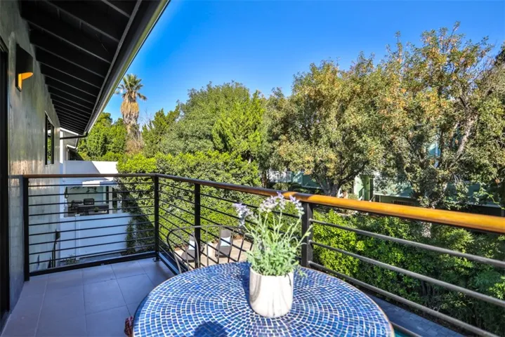 5810 Mammoth Avenue, Valley Glen, California 91401