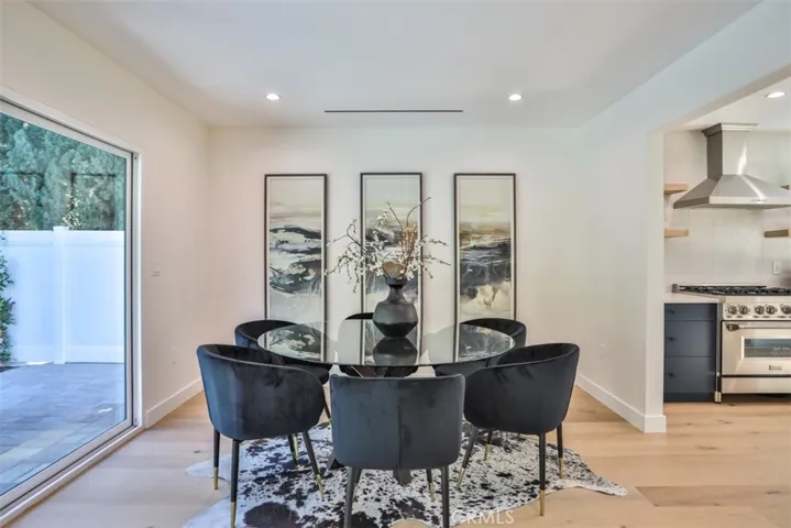 5810 Mammoth Avenue, Valley Glen, California 91401