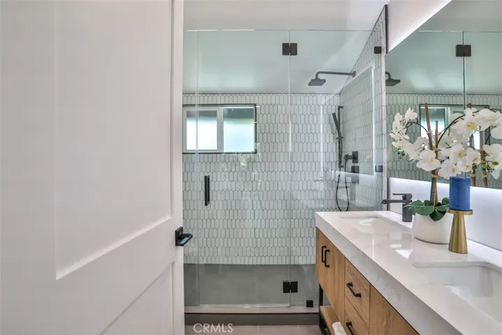 5810 Mammoth Avenue, Valley Glen, California 91401