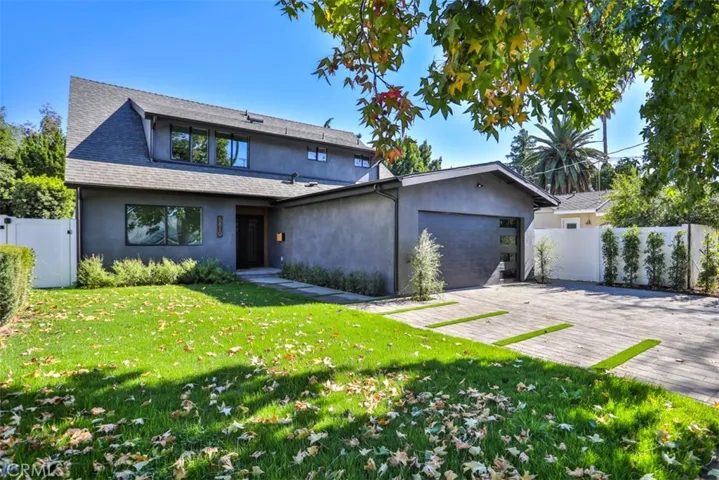5810 Mammoth Avenue, Valley Glen, California 91401