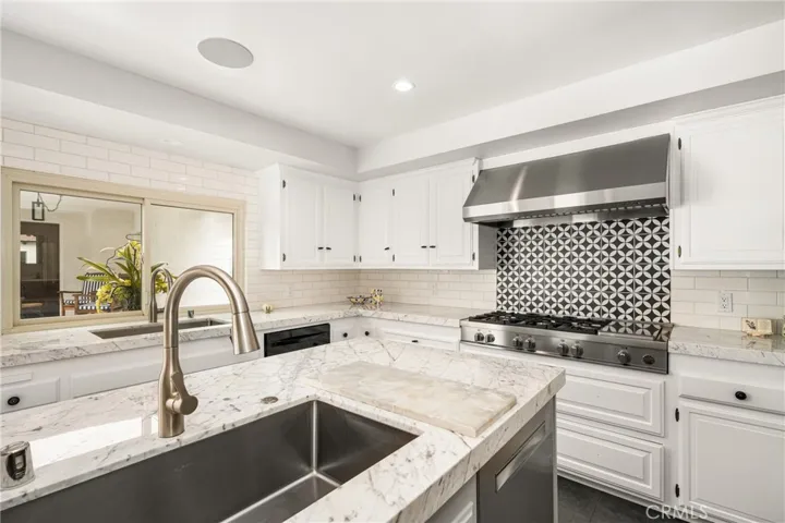 18961 Castlegate Lane, Santa Ana, California 92705