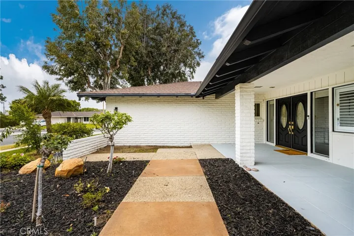 18961 Castlegate Lane, Santa Ana, California 92705