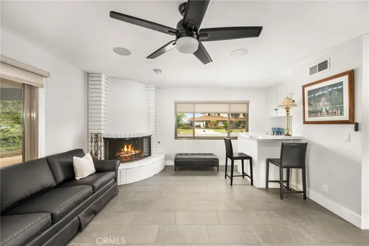 18961 Castlegate Lane, Santa Ana, California 92705