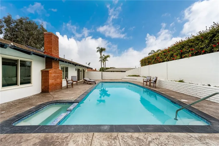 18961 Castlegate Lane, Santa Ana, California 92705