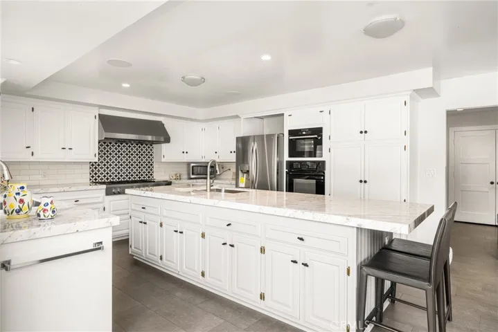 18961 Castlegate Lane, Santa Ana, California 92705