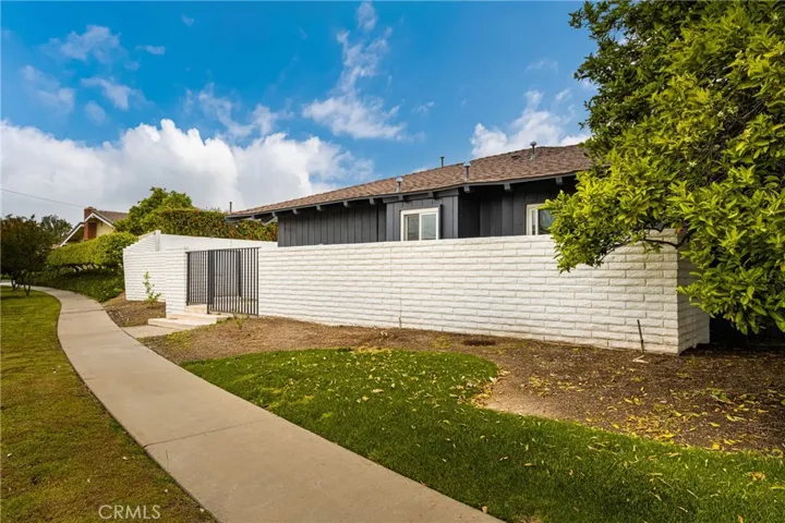 18961 Castlegate Lane, Santa Ana, California 92705