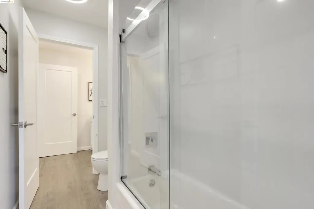155 Pearl Street 308, Oakland, California 94611 home-pic-16
