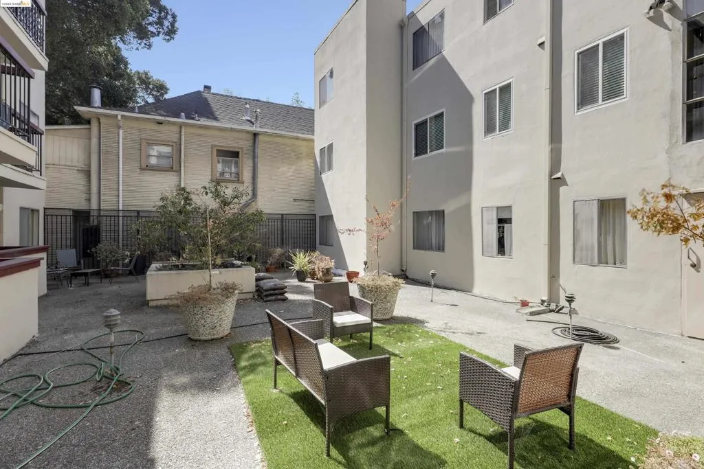 155 Pearl Street 308, Oakland, California 94611 home-pic-26