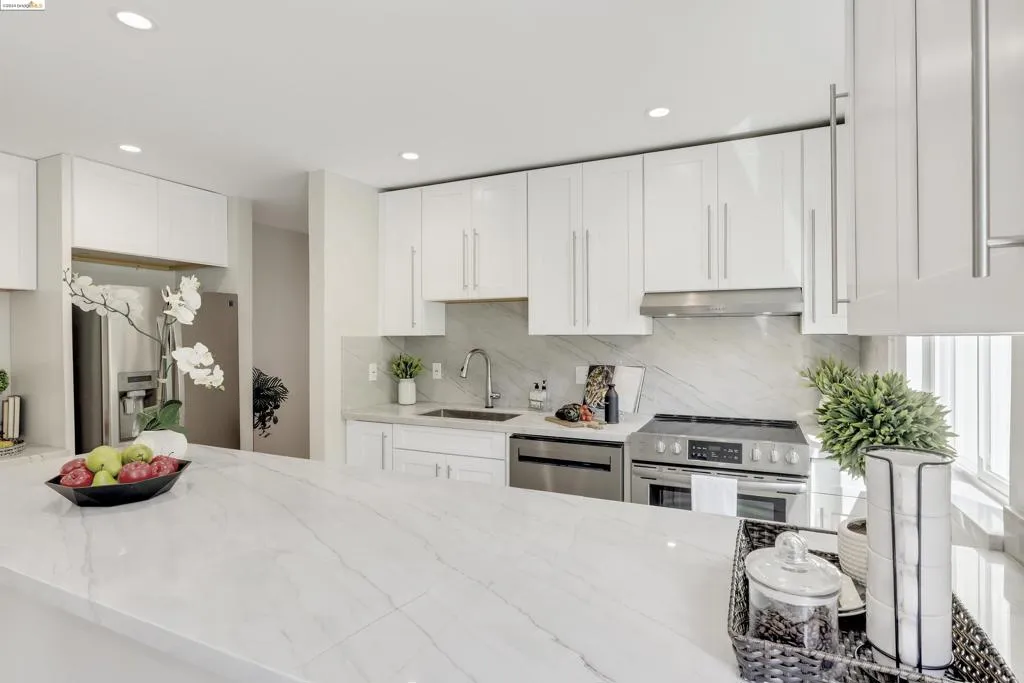 155 Pearl Street 308, Oakland, California 94611 home-pic-7