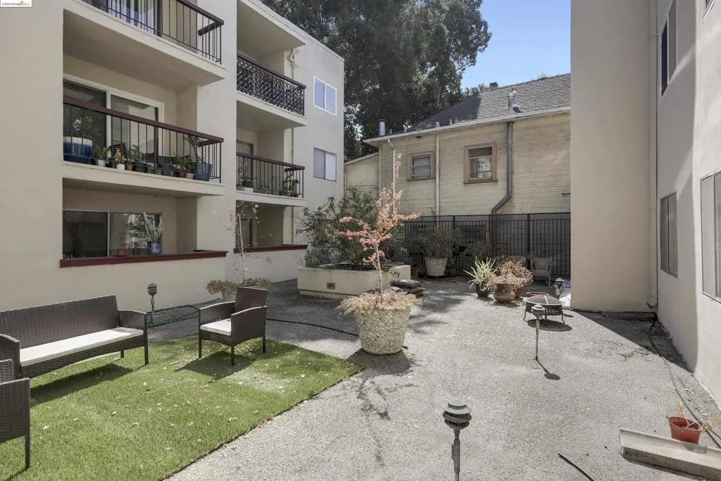 155 Pearl Street 308, Oakland, California 94611 home-pic-25