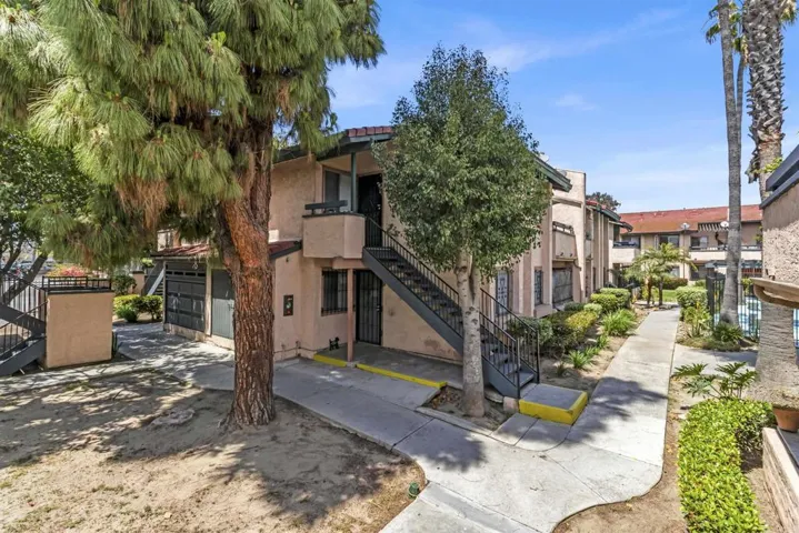 Easy walk from Carport