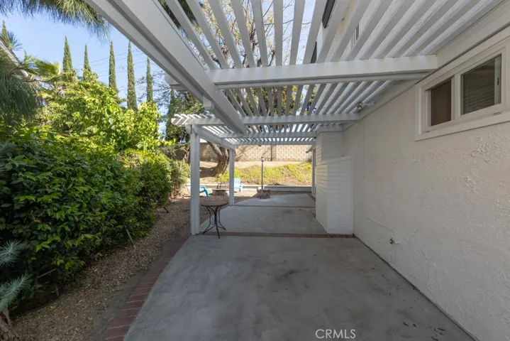 Side yard covered patio