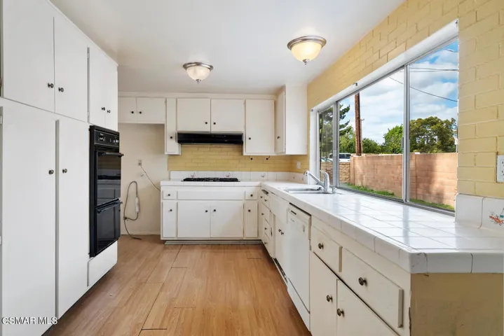 2629 Lee St Simi Valley CA-large-014-010
