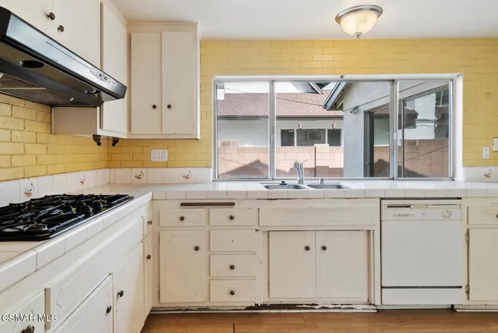 2629 Lee St Simi Valley CA-large-015-008