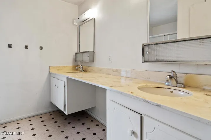 2629 Lee St Simi Valley CA-large-031-027