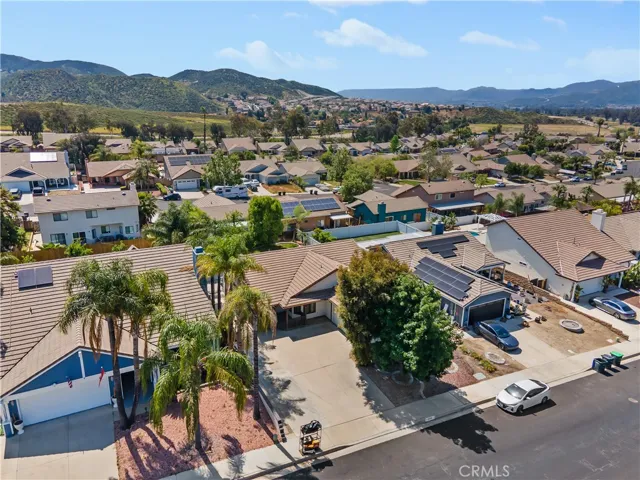 33692 Great Falls Road, Wildomar, California 92595
