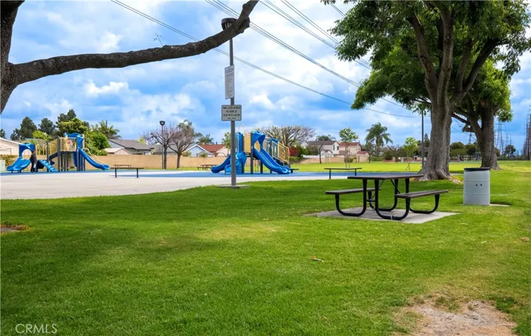 9 minute walk to Jim Edwards Park