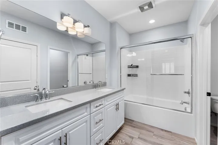 Master full bathroom