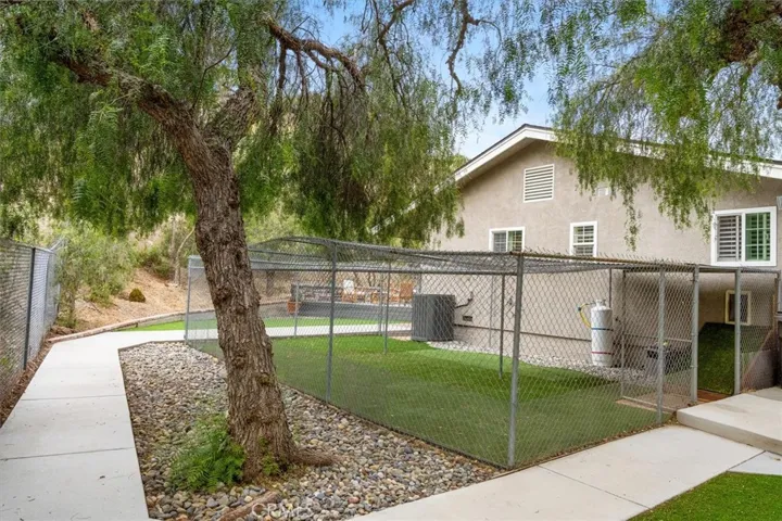 13580 Summit Knoll Road, Agua Dulce, California 91390