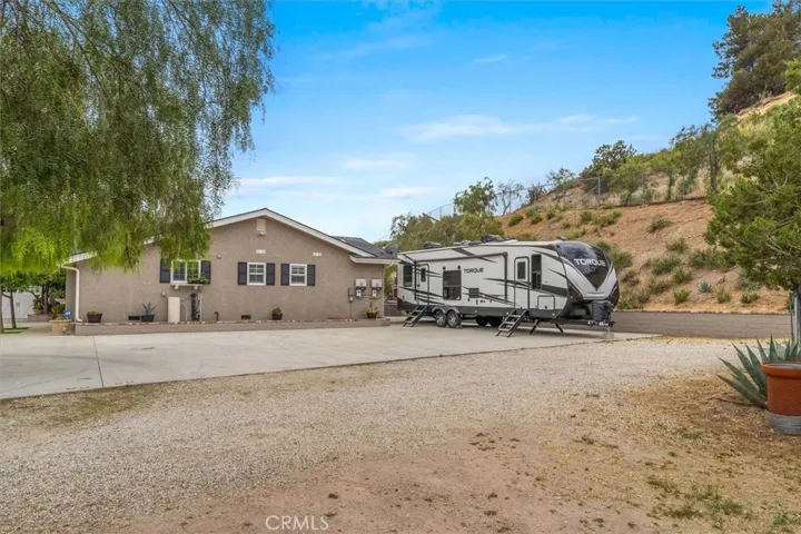 13580 Summit Knoll Road, Agua Dulce, California 91390