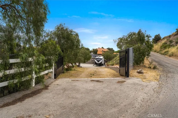 13580 Summit Knoll Road, Agua Dulce, California 91390