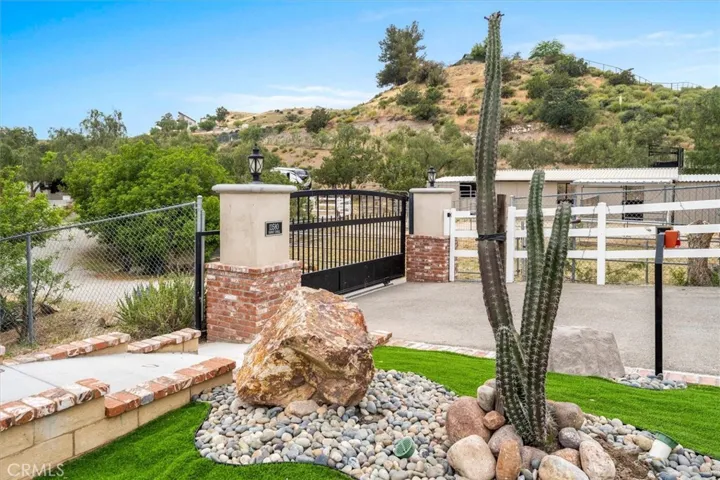 13580 Summit Knoll Road, Agua Dulce, California 91390