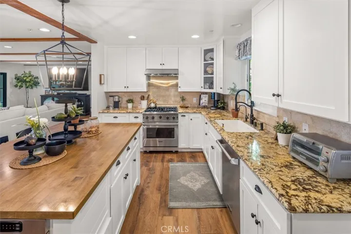 13580 Summit Knoll Road, Agua Dulce, California 91390