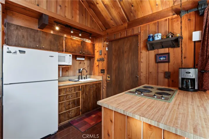 288 Alder Creek Road, Cedarpines Park, California 92322