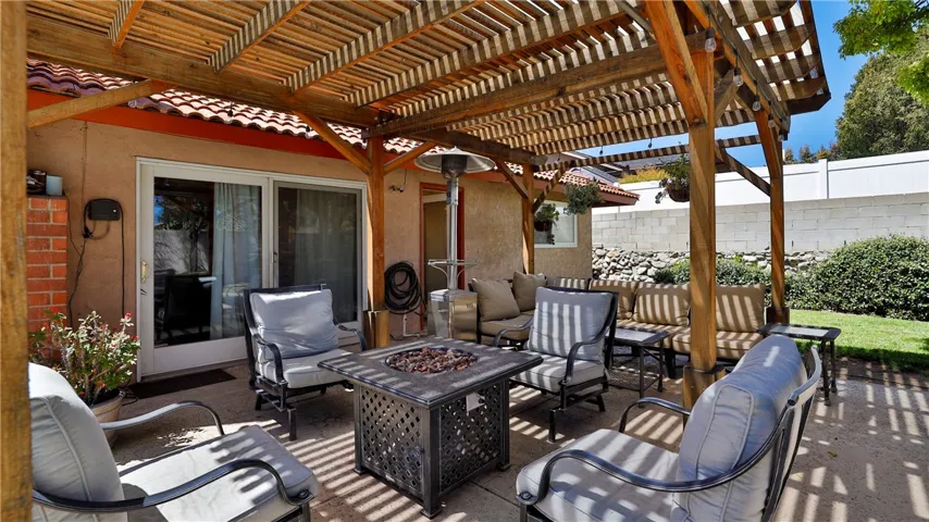 What a Great Spot for Entertaining!!