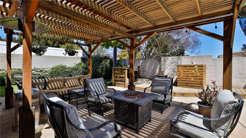 Backyard Patio Seating with Pergola