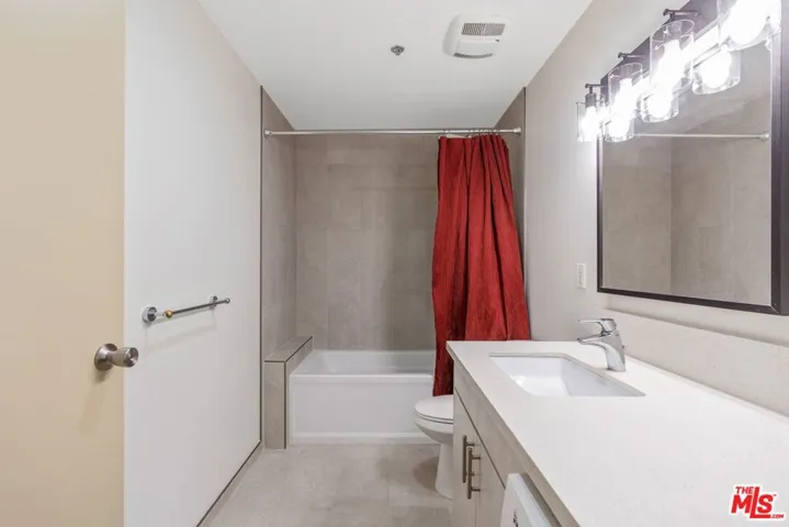 825 E 4th Street 109, Los Angeles, California 90013