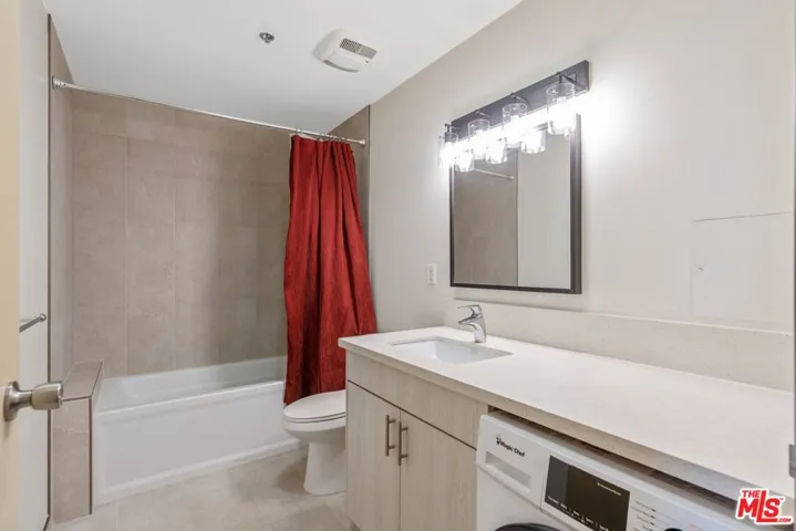 825 E 4th Street 109, Los Angeles, California 90013