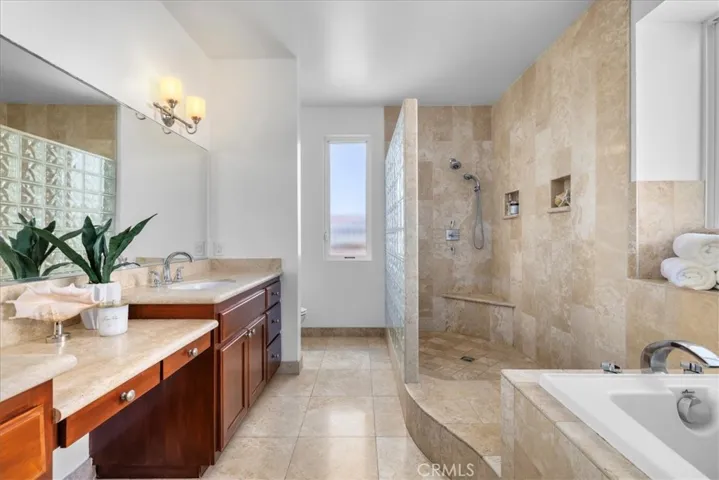 716 N Guadalupe Avenue B, Redondo Beach, California 90277