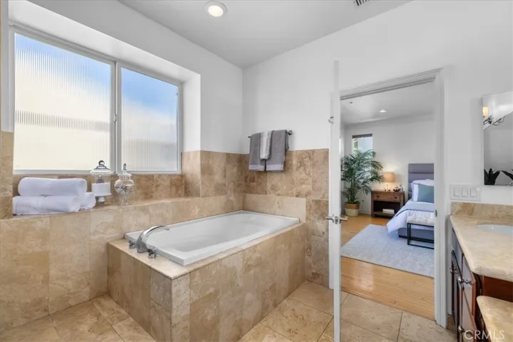 716 N Guadalupe Avenue B, Redondo Beach, California 90277
