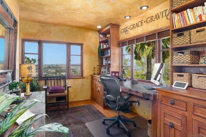 Studio/Study/Office