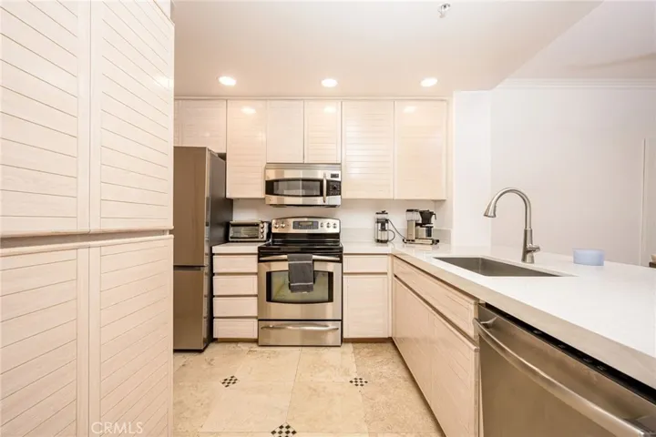 2233 Martin 222, Irvine, California 92612