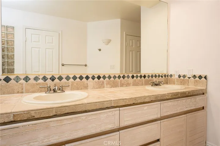 2233 Martin 222, Irvine, California 92612